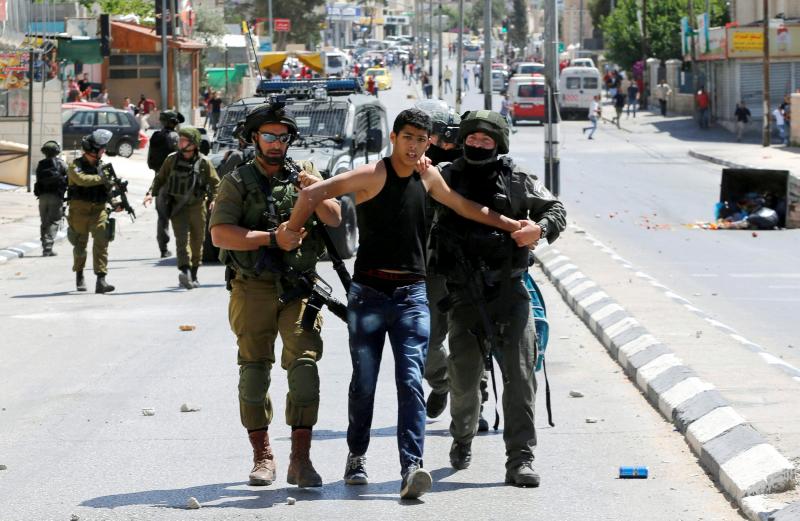 المعتقلون وأسرى الحرب الفلسطينيون: حقوقهم والإفراج عنهم بين الواقع والطموح
